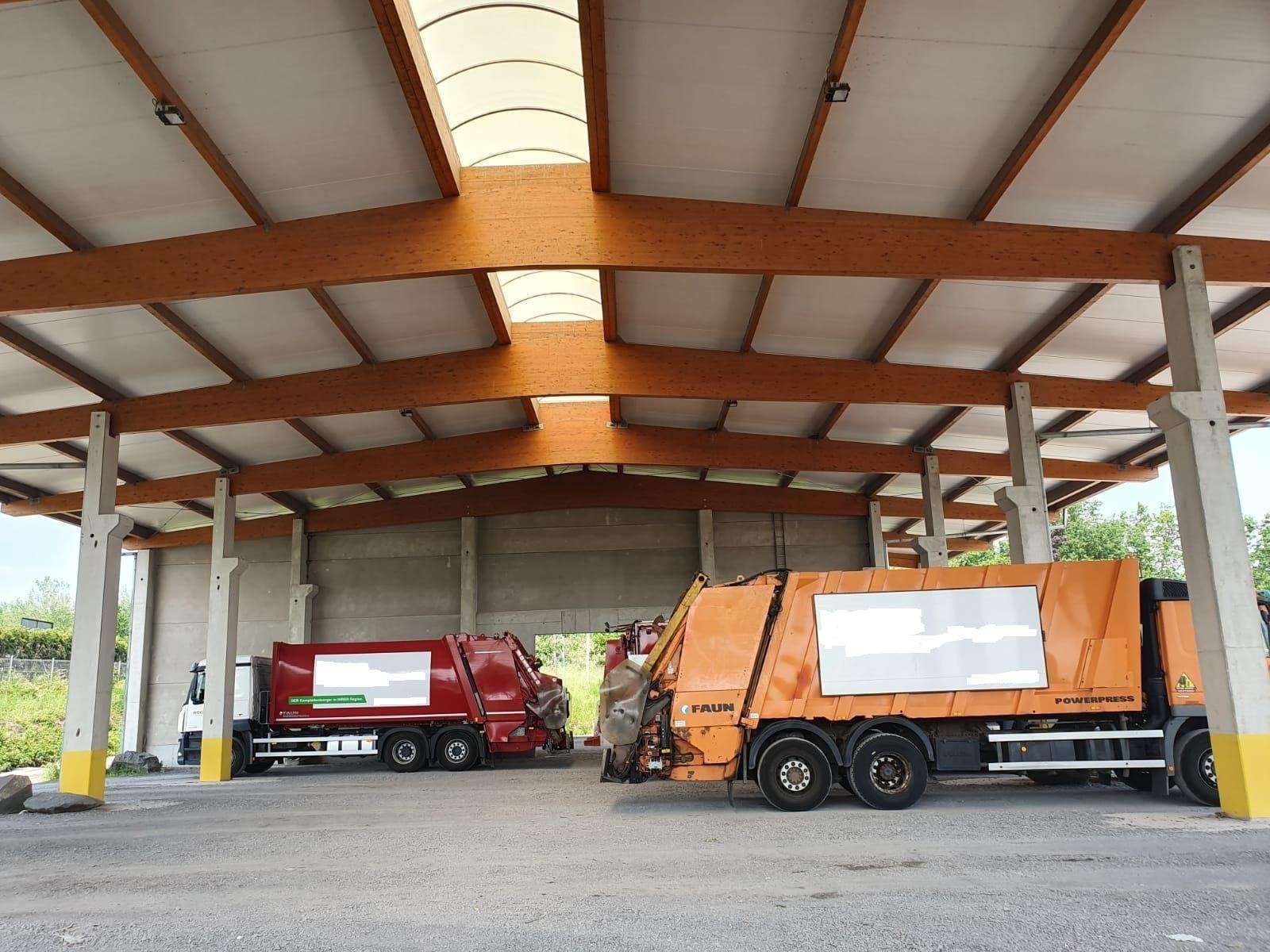 OFFENE HALLE (51 m x 28 m) mit gro&szlig;em Freigel&auml;nde